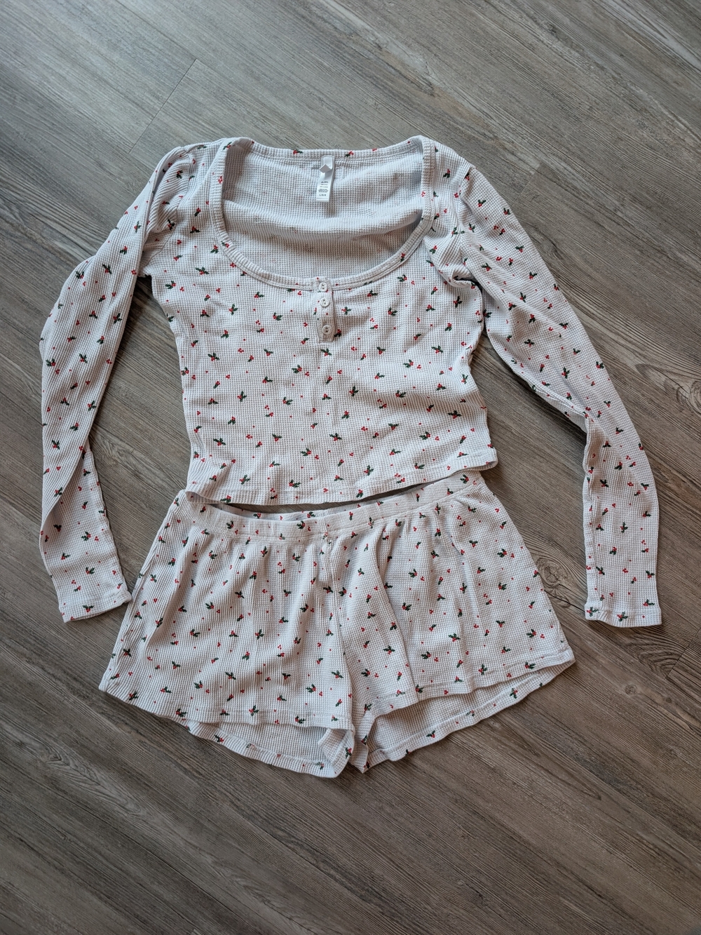 Holiday Pajamas, NWOT SKIMS Henley & Shorts Set, Large